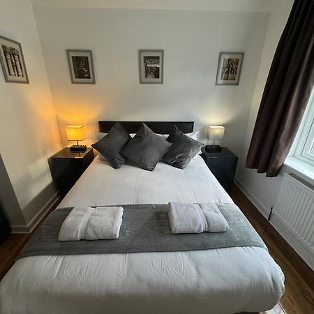 קרואולי Oakhurst Gatwick B&B מראה חיצוני תמונה