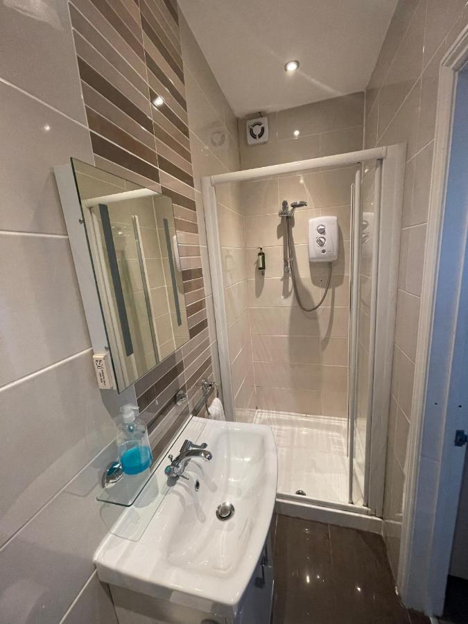 קרואולי Oakhurst Gatwick B&B מראה חיצוני תמונה