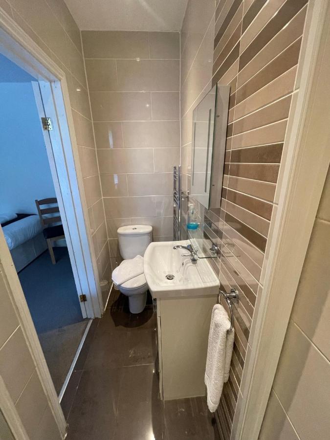 קרואולי Oakhurst Gatwick B&B מראה חיצוני תמונה