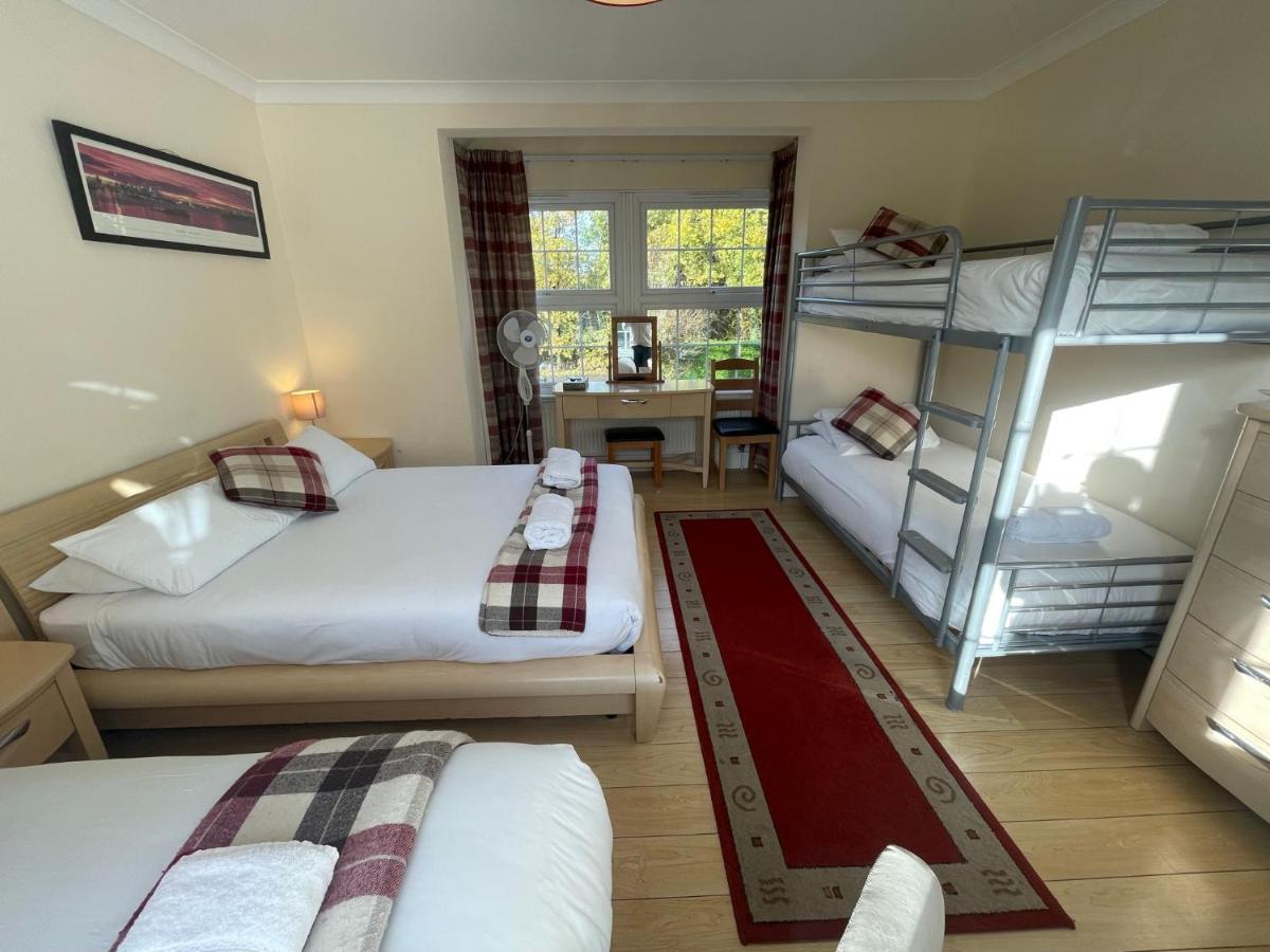 קרואולי Oakhurst Gatwick B&B מראה חיצוני תמונה