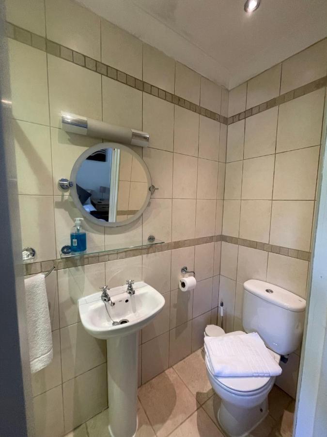 קרואולי Oakhurst Gatwick B&B מראה חיצוני תמונה