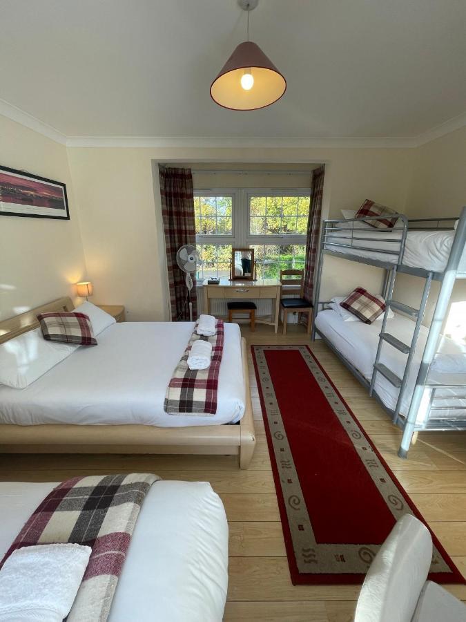 קרואולי Oakhurst Gatwick B&B מראה חיצוני תמונה