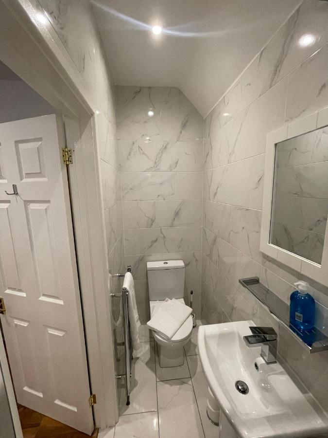 קרואולי Oakhurst Gatwick B&B מראה חיצוני תמונה