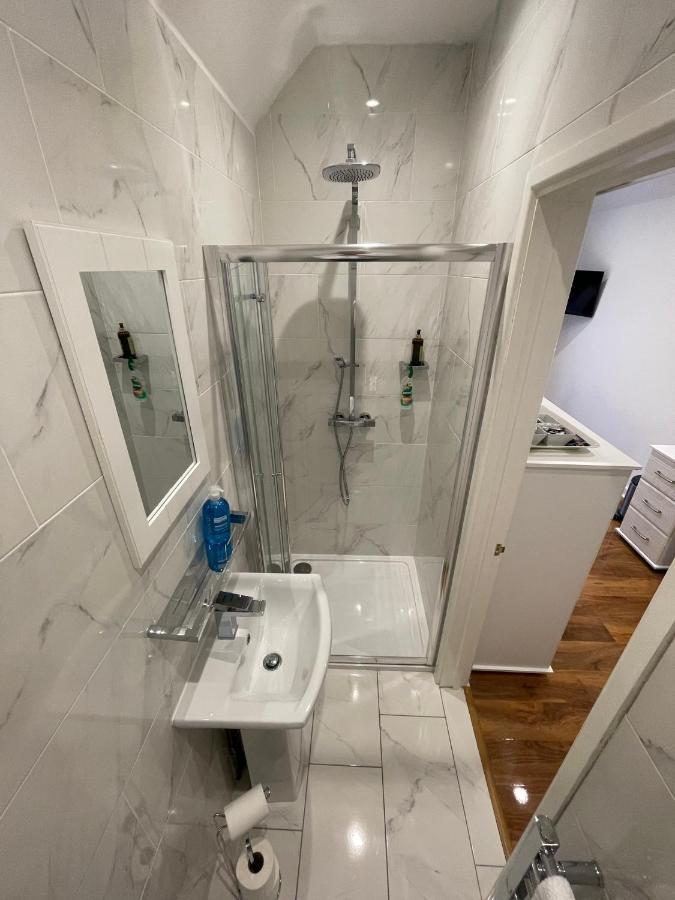 קרואולי Oakhurst Gatwick B&B מראה חיצוני תמונה