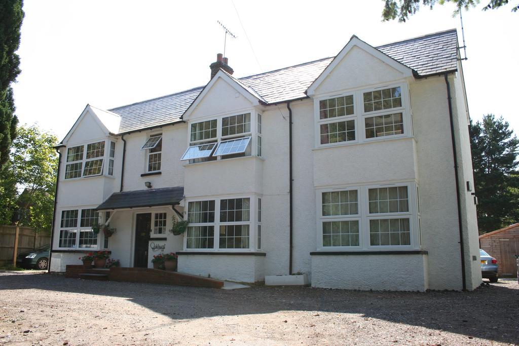 קרואולי Oakhurst Gatwick B&B מראה חיצוני תמונה