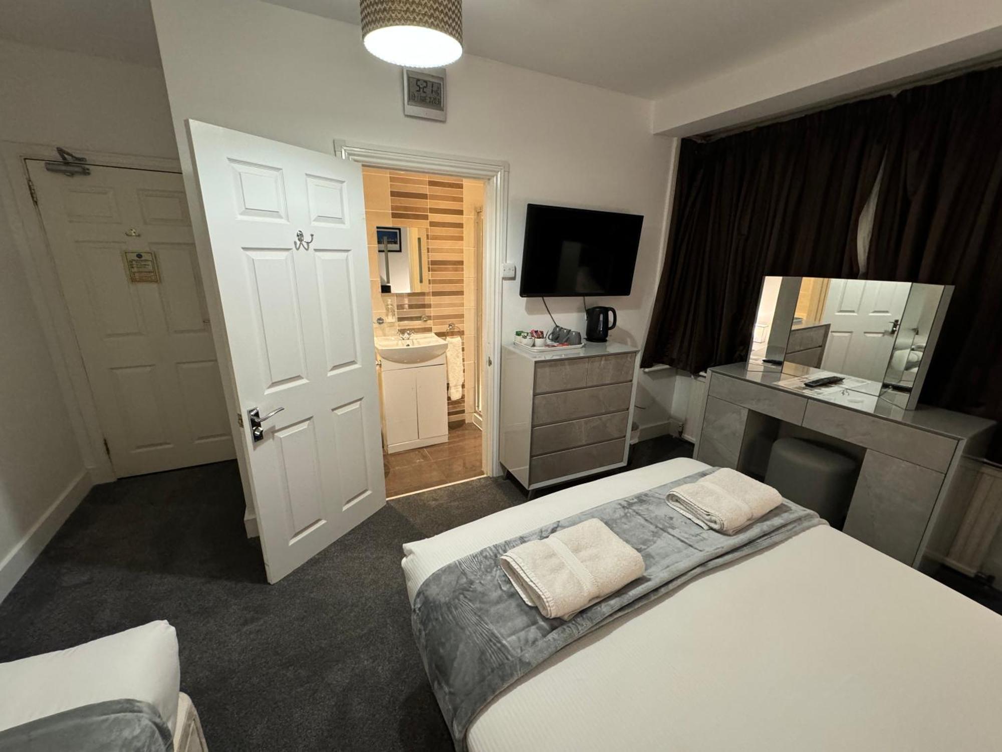 קרואולי Oakhurst Gatwick B&B מראה חיצוני תמונה